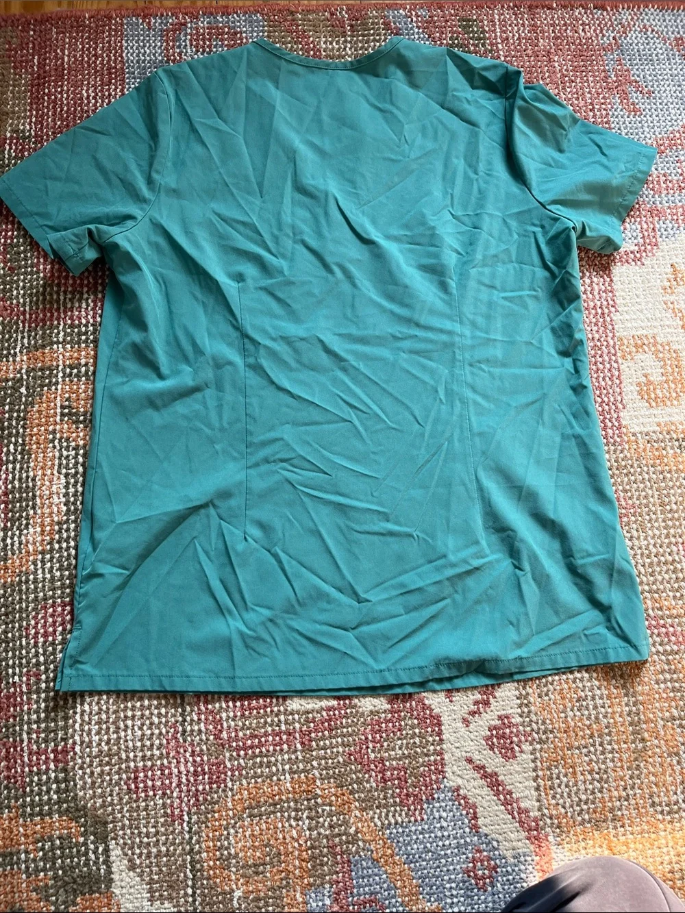 FIGS Catarina One Pocket Scrub Top FREEx Green Size M EUC Medical Uniform